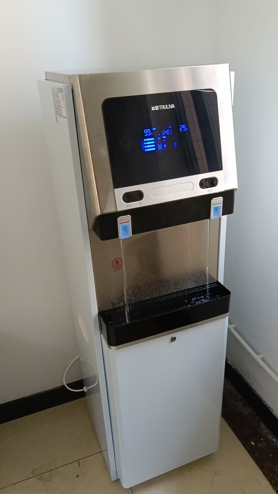 沁园直饮机QS-ZRW-L14入驻武汉科技大学管理学院